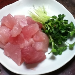 ごま油でおいしい～びんちょうマグロのぶつ切り漬け丼